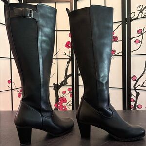 Bass Elegant Black Heeled Boots